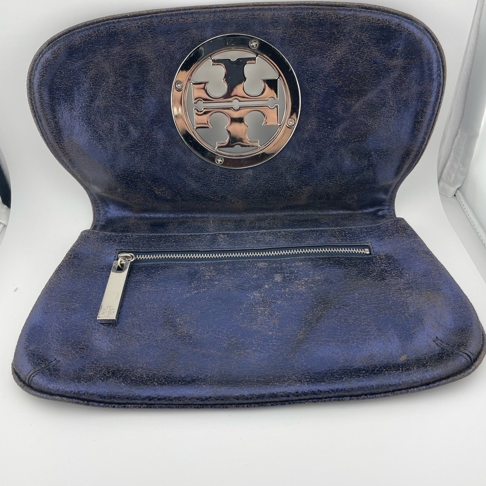 Tory Burch Leather Clutch Bag In brown.​​​​​​​​​​​​​​​​​​​​​​​​​​​​​ - Picture 7 of 10
